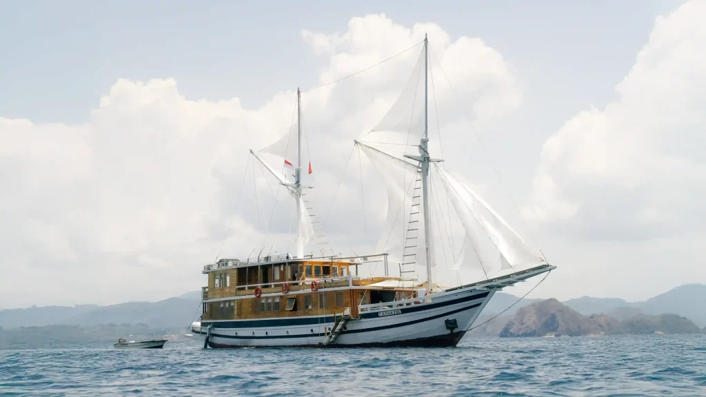 A charter liveaboard alongside between departures