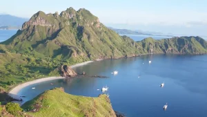 The ridgeline and bays of Padar Island